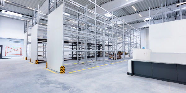 Reformas Integrales de Naves Industriales en Santa Coloma de Gramenet · Diseño e Instalación de Áreas de Producción, Almacén y Oficinas