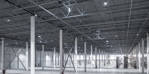 Reformas Integrales de Naves Industriales en Santa Coloma de Gramenet · Instalación de Iluminación Eficiente
