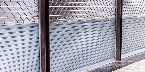 Reformas Integrales de Tiendas y Locales  Comerciales en Santa Coloma de Gramenet · Instalación de  Ventanas y Persianas Comerciales