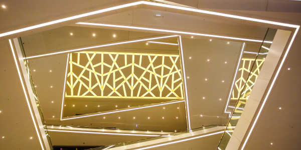 Reformas Integrales de Tiendas y Locales  Comerciales en Santa Coloma de Gramenet · Diseño e Instalación de Iluminación LED Eficiente